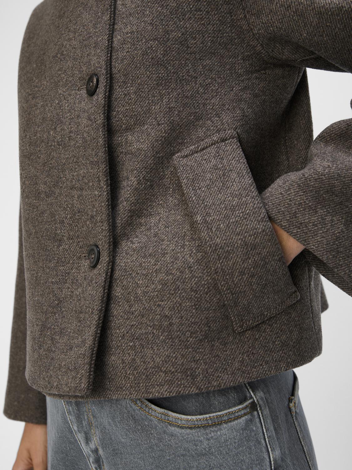 model_shot-detail